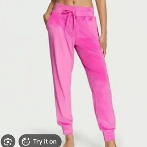 🩷Victoria's Secret Velour Joggers🩷